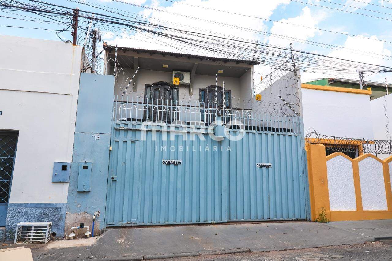 - Casa Sobrado com 3 suítes (mobiliada), por R$ 4.200 mensal, (atrás da Igreja São Gonçalo). — CentroSul